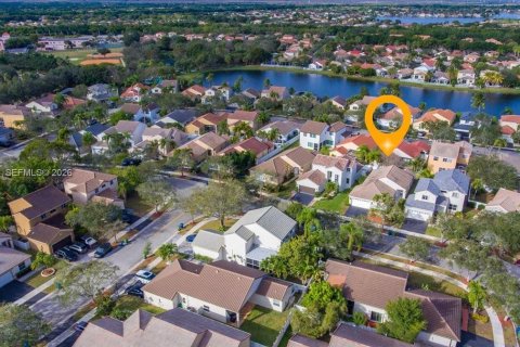 Villa ou maison à vendre à Weston, Floride: 3 chambres, 139.82 m2 № 2009777 - photo 3