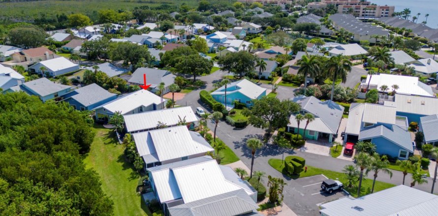 House in Jensen Beach, Florida 3 bedrooms, 142.05 sq.m. № 1159927