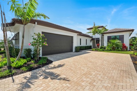 House in Fort Myers, Florida 4 bedrooms, 288.93 sq.m. № 1707954 - photo 4