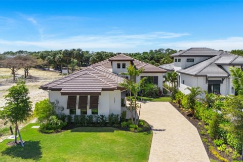 House in Fort Myers, Florida 4 bedrooms, 288.93 sq.m. № 1707954 - photo 2