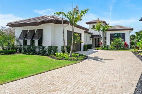 House in Fort Myers, Florida 4 bedrooms, 288.93 sq.m. № 1707954 - photo 1