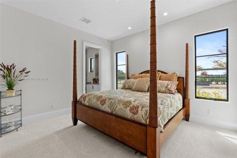 House in Fort Myers, Florida 4 bedrooms, 288.93 sq.m. № 1707954 - photo 19