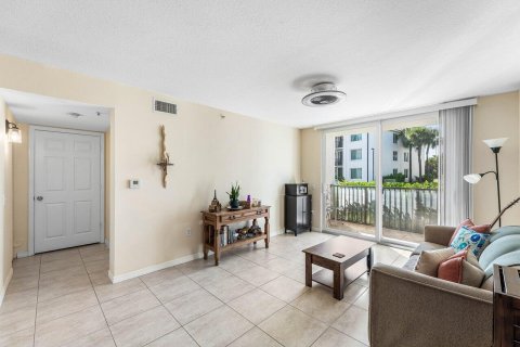 Condo in Boynton Beach, Florida, 1 bedroom  № 2392461 - photo 12