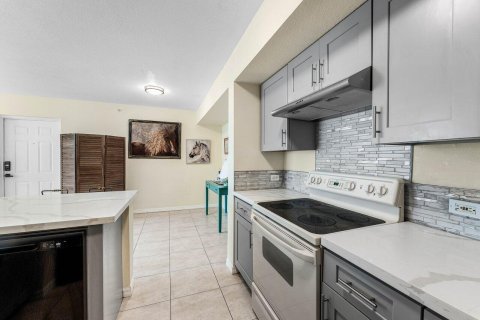 Condo in Boynton Beach, Florida, 1 bedroom  № 2392461 - photo 9