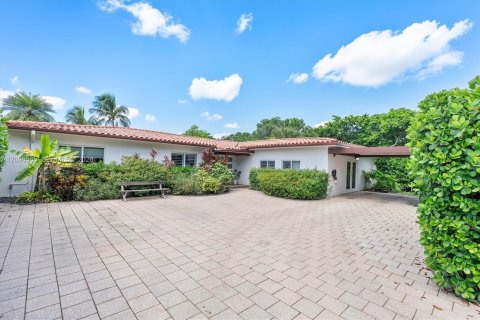 House in North Miami, Florida 4 bedrooms, 228.54 sq.m. № 2390434 - photo 13