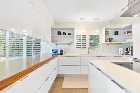 House in North Miami, Florida 4 bedrooms, 228.54 sq.m. № 2390434 - photo 27