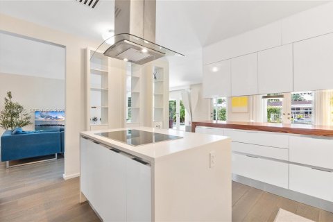 House in North Miami, Florida 4 bedrooms, 228.54 sq.m. № 2390434 - photo 29