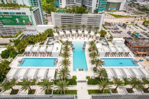 Condominio en venta en Miami, Florida, 1 dormitorio, 116.5 m2 № 1208118 - foto 1
