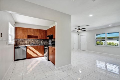 Villa ou maison à louer à Deerfield Beach, Floride: 3 chambres, 102.56 m2 № 2046457 - photo 13