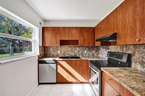 Villa ou maison à louer à Deerfield Beach, Floride: 3 chambres, 102.56 m2 № 2046457 - photo 2