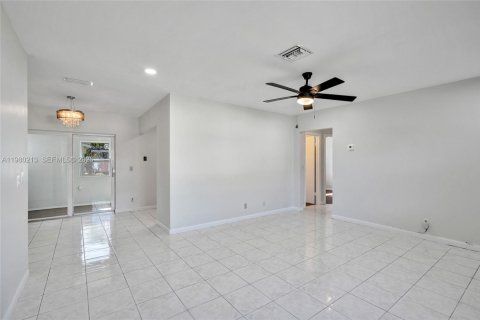 Villa ou maison à louer à Deerfield Beach, Floride: 3 chambres, 102.56 m2 № 2046457 - photo 10