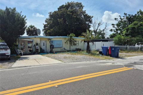 House in New Port Richey, Florida 2 bedrooms, 122.35 sq.m. № 2138002