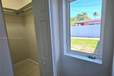 Casa en alquiler en Miami, Florida, 2 dormitorios, 155.33 m2 № 2018041 - foto 6