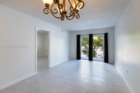 Condo in Miami, Florida, 1 bedroom  № 1809792 - photo 3