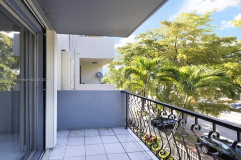 Condo in Miami, Florida, 1 bedroom  № 1809792 - photo 4