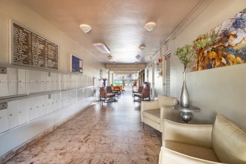 Condo in Miami, Florida, 1 bedroom  № 1809792 - photo 12