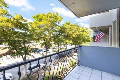 Condo in Miami, Florida, 1 bedroom  № 1809792 - photo 5