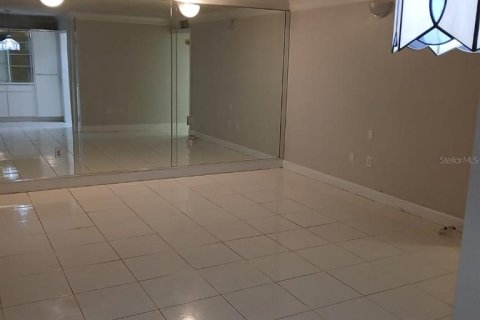 Condo in Tampa, Florida, 2 bedrooms  № 1849526 - photo 9