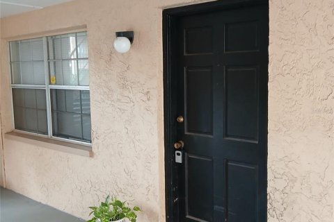 Condo in Tampa, Florida, 2 bedrooms  № 1849526 - photo 1
