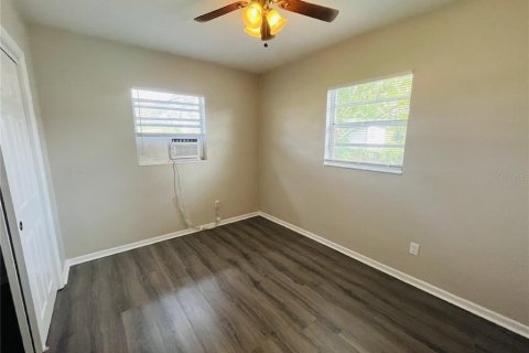 Villa ou maison à louer à Winter Haven, Floride: 2 chambres, 84.73 m2 № 2428800 - photo 12