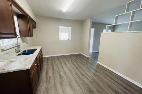 Villa ou maison à louer à Winter Haven, Floride: 2 chambres, 84.73 m2 № 2428800 - photo 7