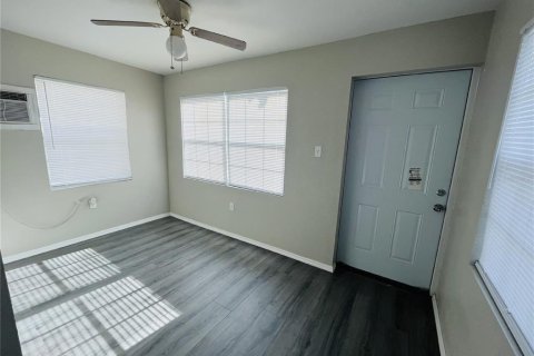 Villa ou maison à louer à Winter Haven, Floride: 2 chambres, 84.73 m2 № 2428800 - photo 11
