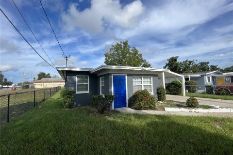 Villa ou maison à louer à Winter Haven, Floride: 2 chambres, 84.73 m2 № 2428800 - photo 2