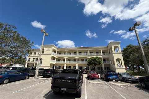 Propiedad comercial en venta en Margate, Florida № 1981775 - foto 3