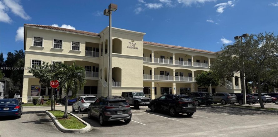 Propiedad comercial en Margate, Florida № 1981775