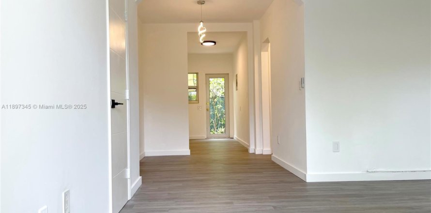 Villa ou maison à Miami Beach, Floride 1 chambre, 70.61 m2 № 1949619