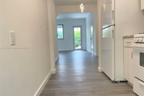 Villa ou maison à louer à Miami Beach, Floride: 1 chambre, 70.61 m2 № 1949619 - photo 8