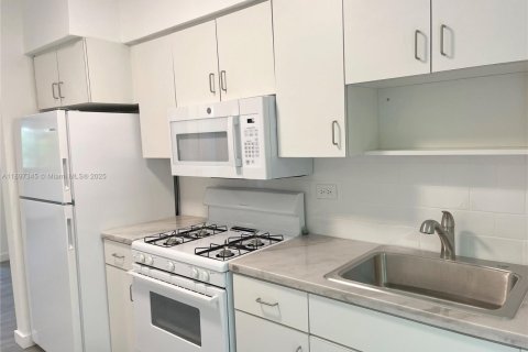 Villa ou maison à louer à Miami Beach, Floride: 1 chambre, 70.61 m2 № 1949619 - photo 7