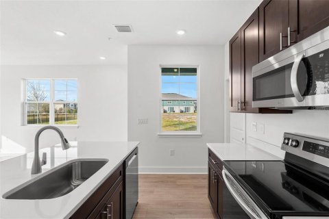 Townhouse in Ocoee, Florida 3 bedrooms, 179.77 sq.m. № 2097729 - photo 5
