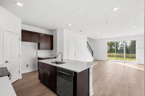 Townhouse in Ocoee, Florida 3 bedrooms, 179.77 sq.m. № 2097729 - photo 4
