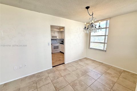 Снять в аренду кондоминиум в Майами, Флорида 2 спальни, 105.91м2, № 2145789 - фото 6
