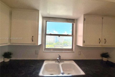 Снять в аренду кондоминиум в Майами, Флорида 2 спальни, 105.91м2, № 2145789 - фото 9