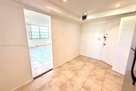 Снять в аренду кондоминиум в Майами, Флорида 2 спальни, 105.91м2, № 2145789 - фото 12