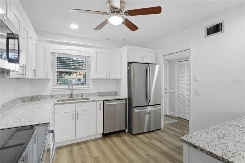 Casa en venta en Clearwater, Florida, 2 dormitorios, 130.06 m2 № 1902492 - foto 5