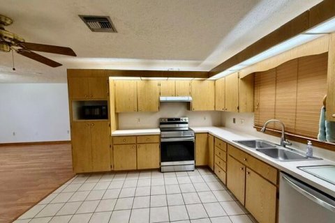 Villa ou maison à louer à St. Lucie, Floride: 2 chambres, 96.53 m2 № 2387881 - photo 17