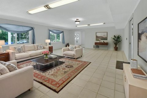 House in DeLand, Florida 6 bedrooms, 455.22 sq.m. № 1642920 - photo 6