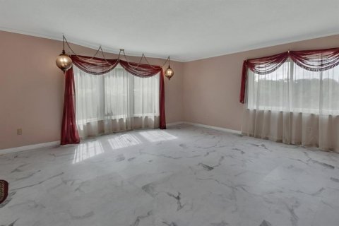 House in DeLand, Florida 6 bedrooms, 455.22 sq.m. № 1642920 - photo 19