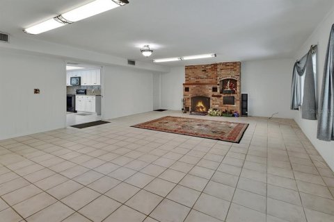 House in DeLand, Florida 6 bedrooms, 455.22 sq.m. № 1642920 - photo 5