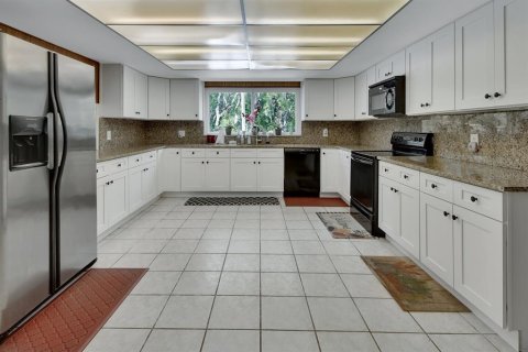 House in DeLand, Florida 6 bedrooms, 455.22 sq.m. № 1642920 - photo 13