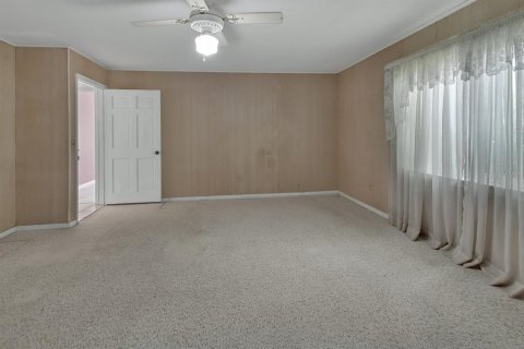 House in DeLand, Florida 6 bedrooms, 455.22 sq.m. № 1642920 - photo 25