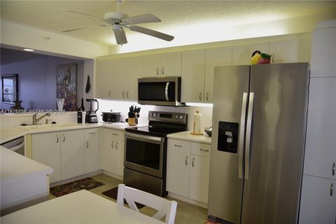 Condo in Tamarac, Florida, 2 bedrooms № 2079493 - photo 8