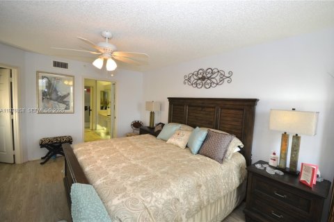 Condo in Tamarac, Florida, 2 bedrooms № 2079493 - photo 14