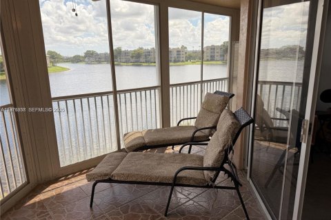 Condo in Tamarac, Florida, 2 bedrooms № 2079493 - photo 30