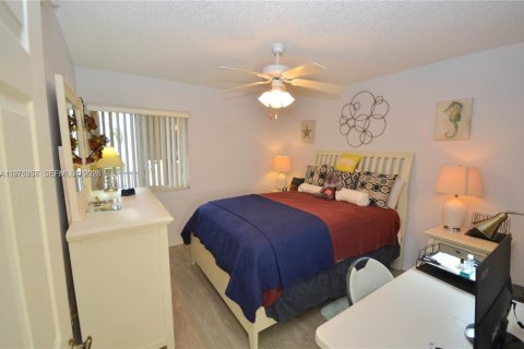 Condo in Tamarac, Florida, 2 bedrooms № 2079493 - photo 22