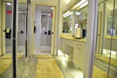 Condo in Tamarac, Florida, 2 bedrooms № 2079493 - photo 19