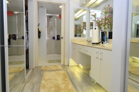 Condo in Tamarac, Florida, 2 bedrooms № 2079493 - photo 18